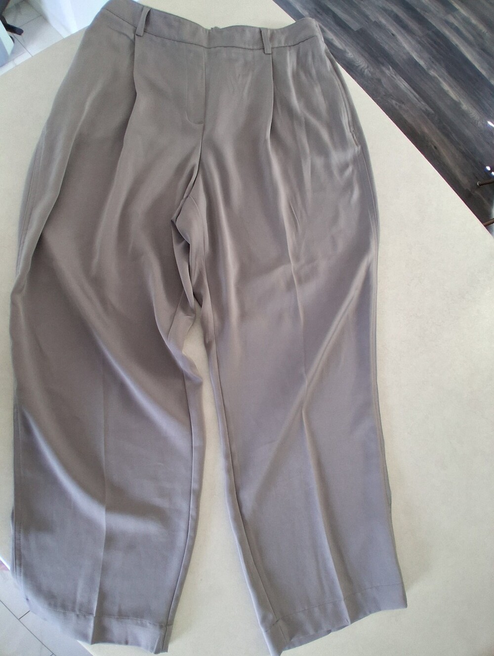 Maison d'Amelie/ Relaxed Fit/ Pleated/ Trousers in Silver-grey/ Size US 10 - Picture 2 of 13